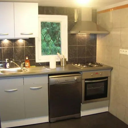 T3 Au Rez De Jardin D Maison